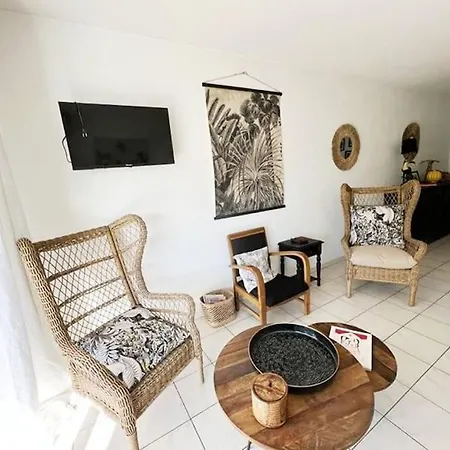 Bel 3 Pieces Climatise 400m Des Plages Διαμέρισμα *